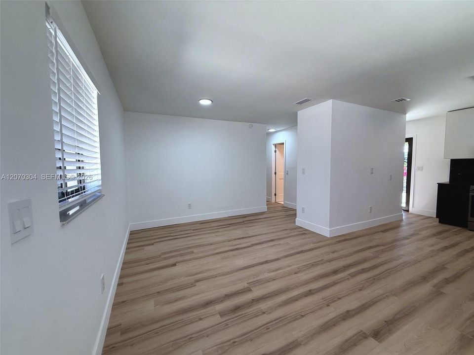 В аренду: $2,900 (2 спален, 1 ванн, 792 Квадратных фут)