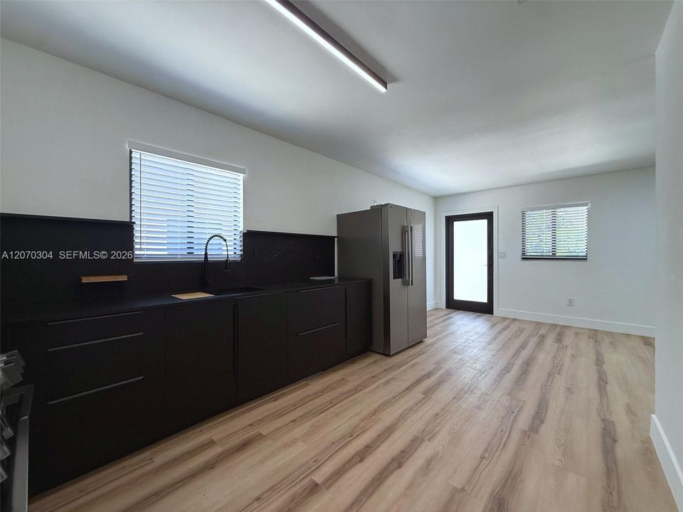 В аренду: $2,900 (2 спален, 1 ванн, 792 Квадратных фут)