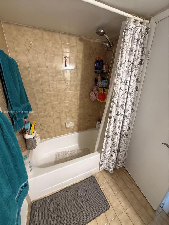 For Rent: $2,200 (2 beds, 2 baths, 898 Square Feet)