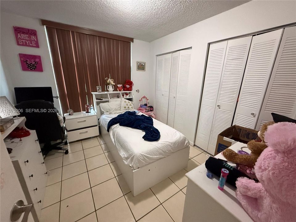 For Rent: $2,200 (2 beds, 2 baths, 898 Square Feet)
