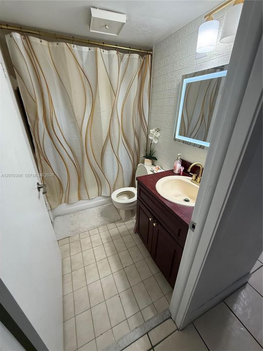 For Rent: $2,200 (2 beds, 2 baths, 898 Square Feet)