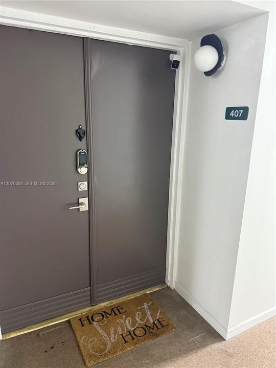 For Rent: $2,200 (2 beds, 2 baths, 898 Square Feet)