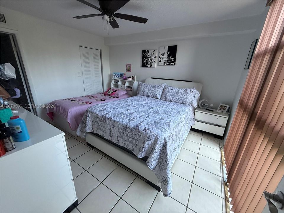 For Rent: $2,200 (2 beds, 2 baths, 898 Square Feet)