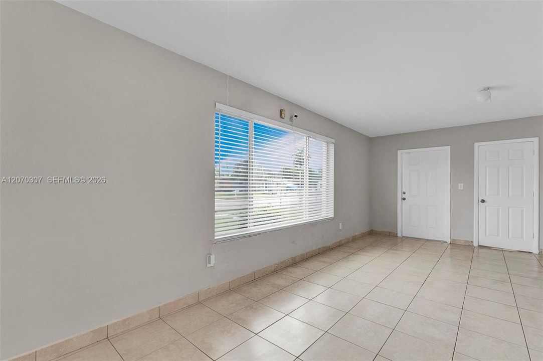 For Rent: $2,500 (4 beds, 1 baths, 1031 Square Feet)