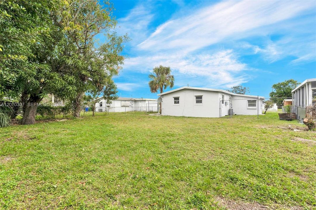 For Rent: $2,500 (4 beds, 1 baths, 1031 Square Feet)