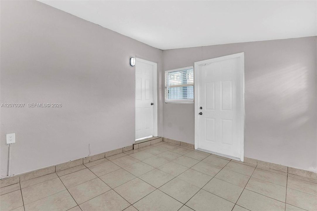 For Rent: $2,500 (4 beds, 1 baths, 1031 Square Feet)