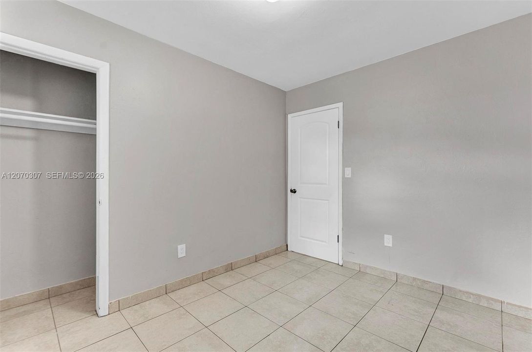 For Rent: $2,500 (4 beds, 1 baths, 1031 Square Feet)