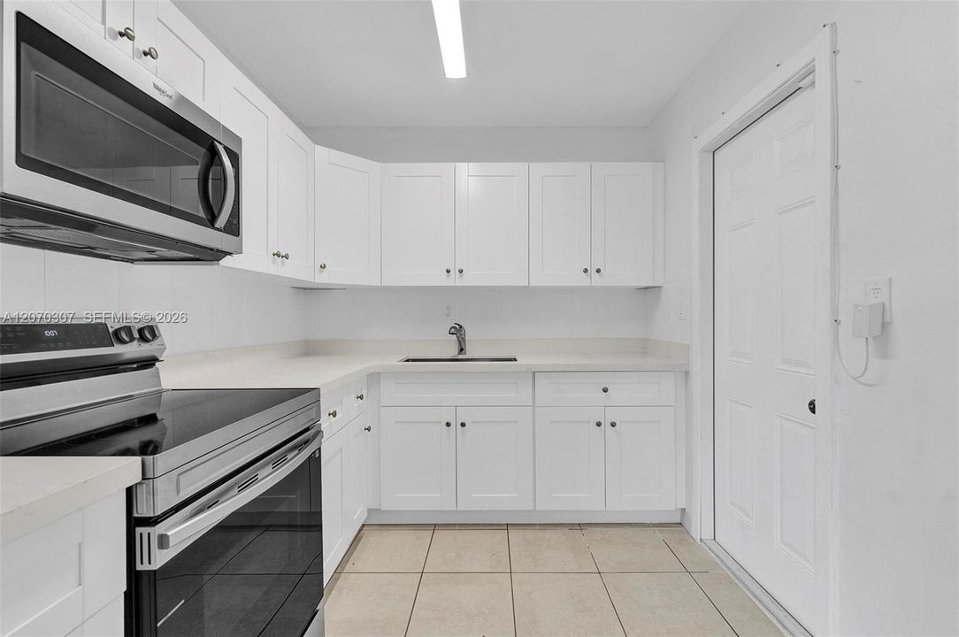 For Rent: $2,500 (4 beds, 1 baths, 1031 Square Feet)