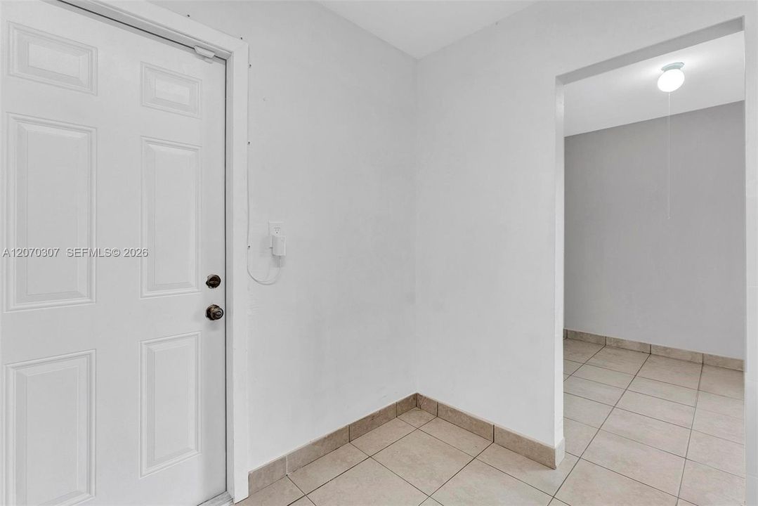 For Rent: $2,500 (4 beds, 1 baths, 1031 Square Feet)