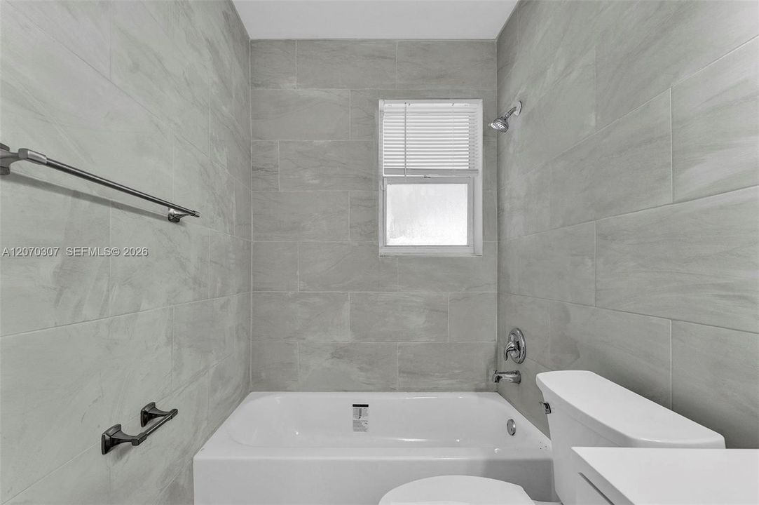 For Rent: $2,500 (4 beds, 1 baths, 1031 Square Feet)