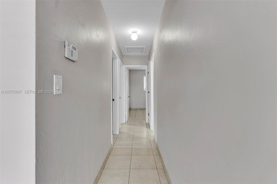 For Rent: $2,500 (4 beds, 1 baths, 1031 Square Feet)