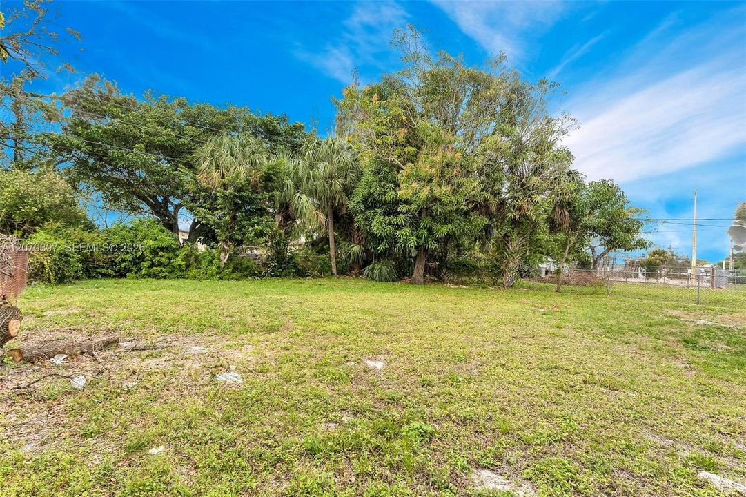 For Rent: $2,500 (4 beds, 1 baths, 1031 Square Feet)