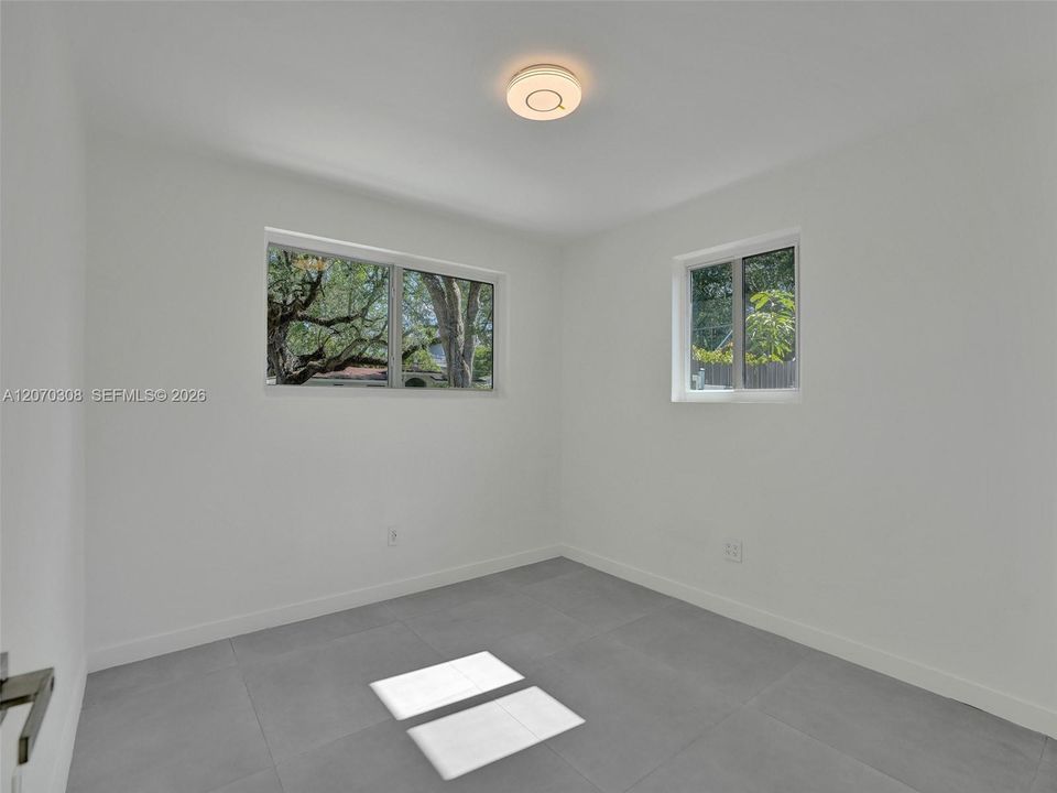 For Sale: $839,900 (3 beds, 2 baths, 1387 Square Feet)