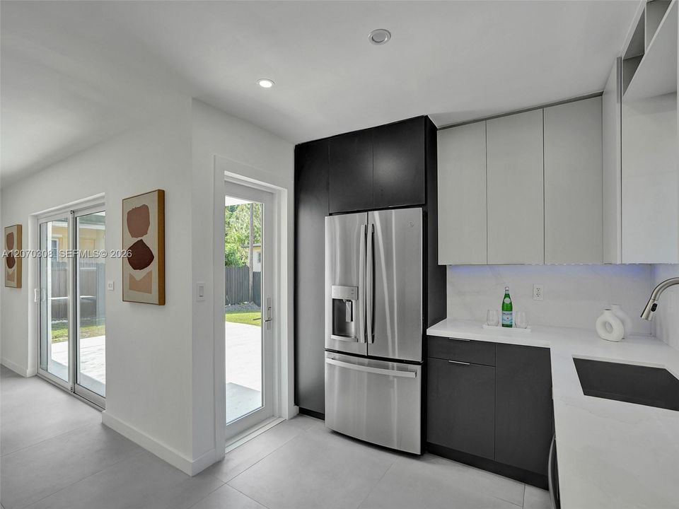 For Sale: $839,900 (3 beds, 2 baths, 1387 Square Feet)