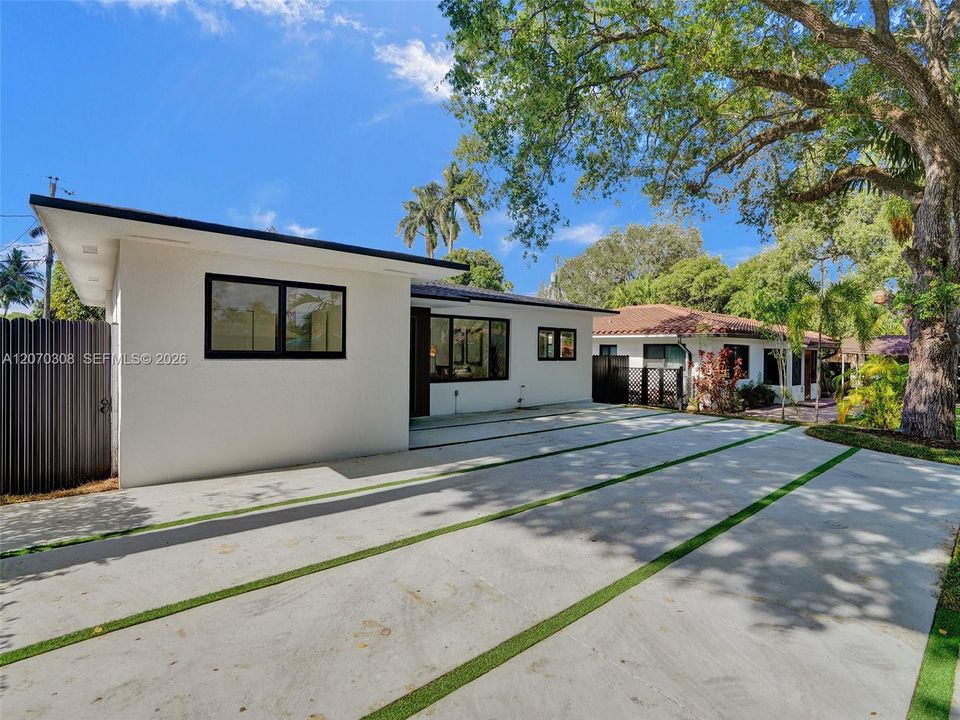 For Sale: $839,900 (3 beds, 2 baths, 1387 Square Feet)