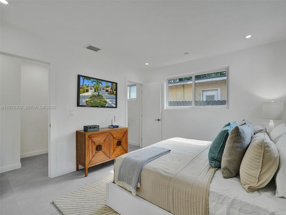 For Sale: $839,900 (3 beds, 2 baths, 1387 Square Feet)