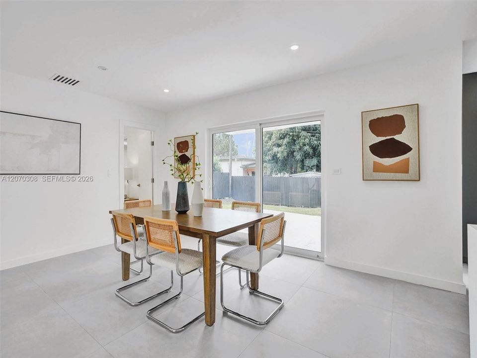 For Sale: $839,900 (3 beds, 2 baths, 1387 Square Feet)
