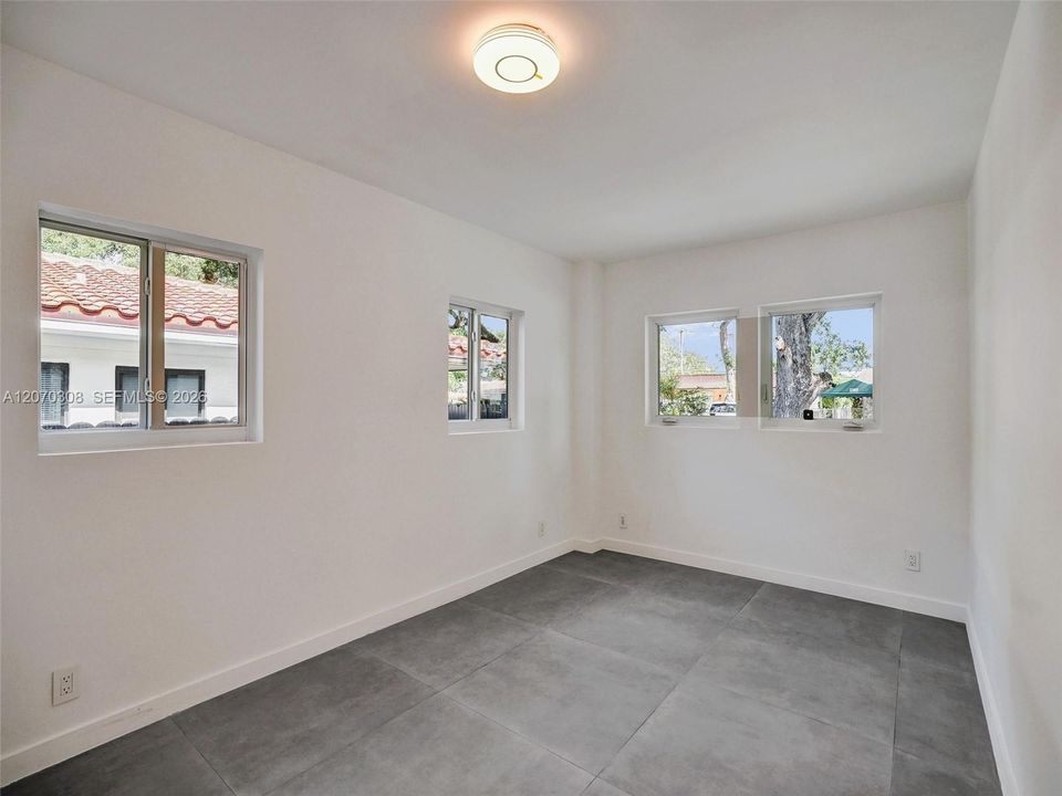 For Sale: $839,900 (3 beds, 2 baths, 1387 Square Feet)