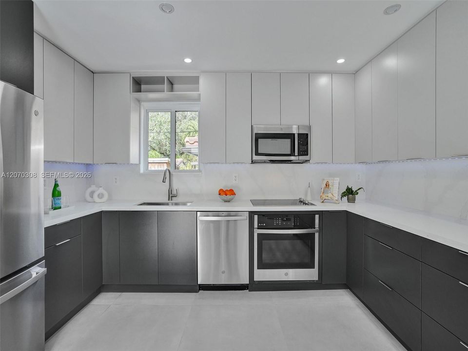 For Sale: $839,900 (3 beds, 2 baths, 1387 Square Feet)