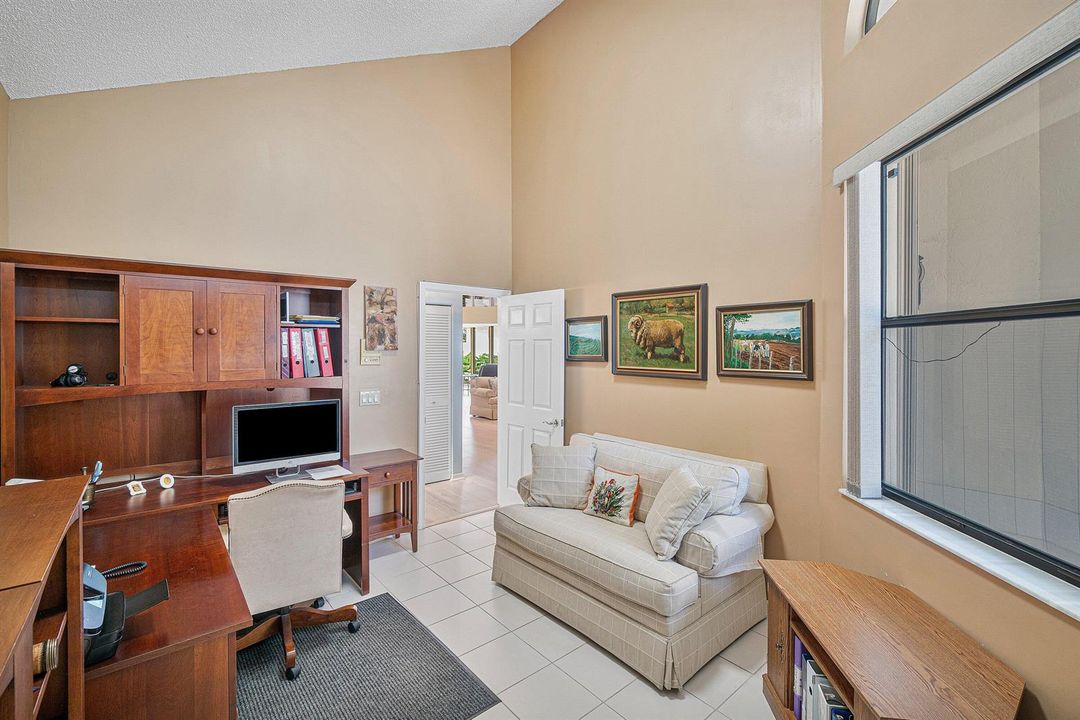 Office / 3rd Bedroom