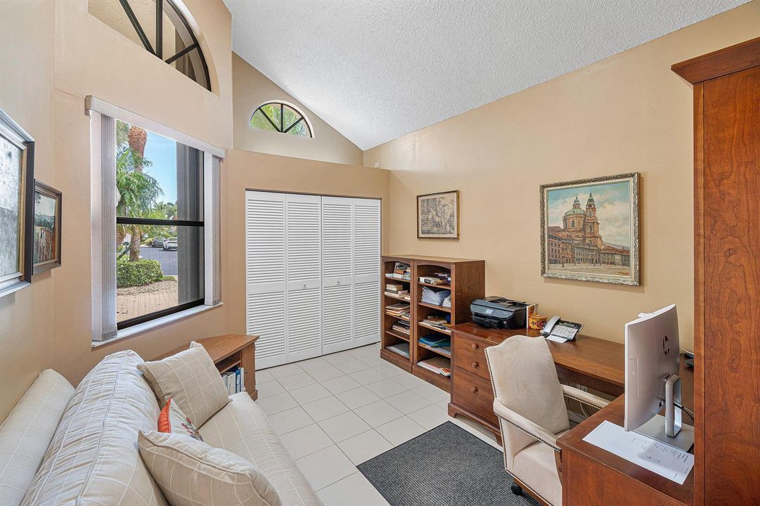 Office / 3rd Bedroom