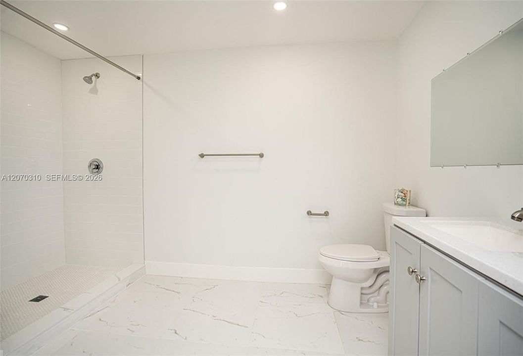 For Rent: $2,500 (1 beds, 1 baths, 2772 Square Feet)