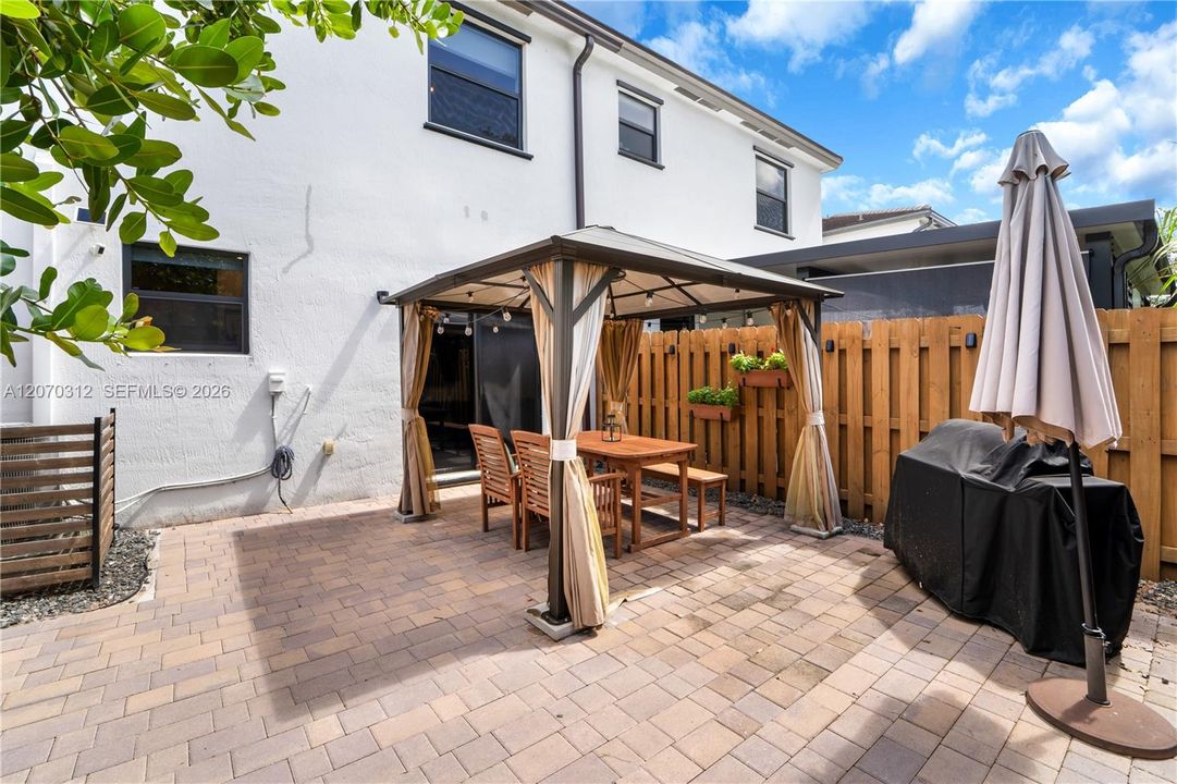 For Sale: $450,000 (3 beds, 2 baths, 1442 Square Feet)