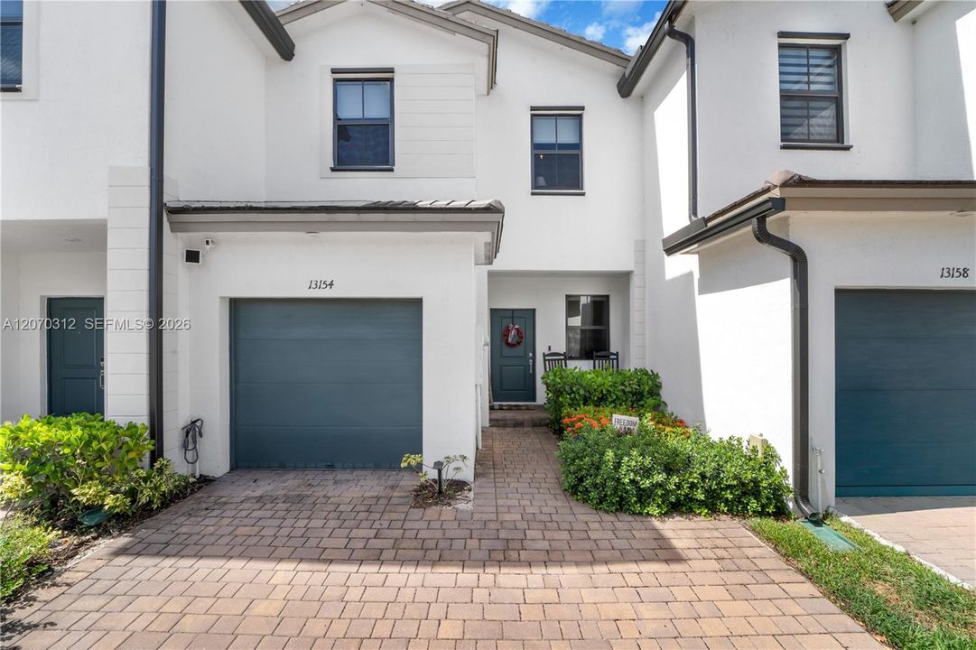 For Sale: $450,000 (3 beds, 2 baths, 1442 Square Feet)