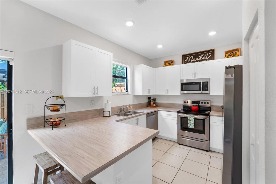 For Sale: $450,000 (3 beds, 2 baths, 1442 Square Feet)