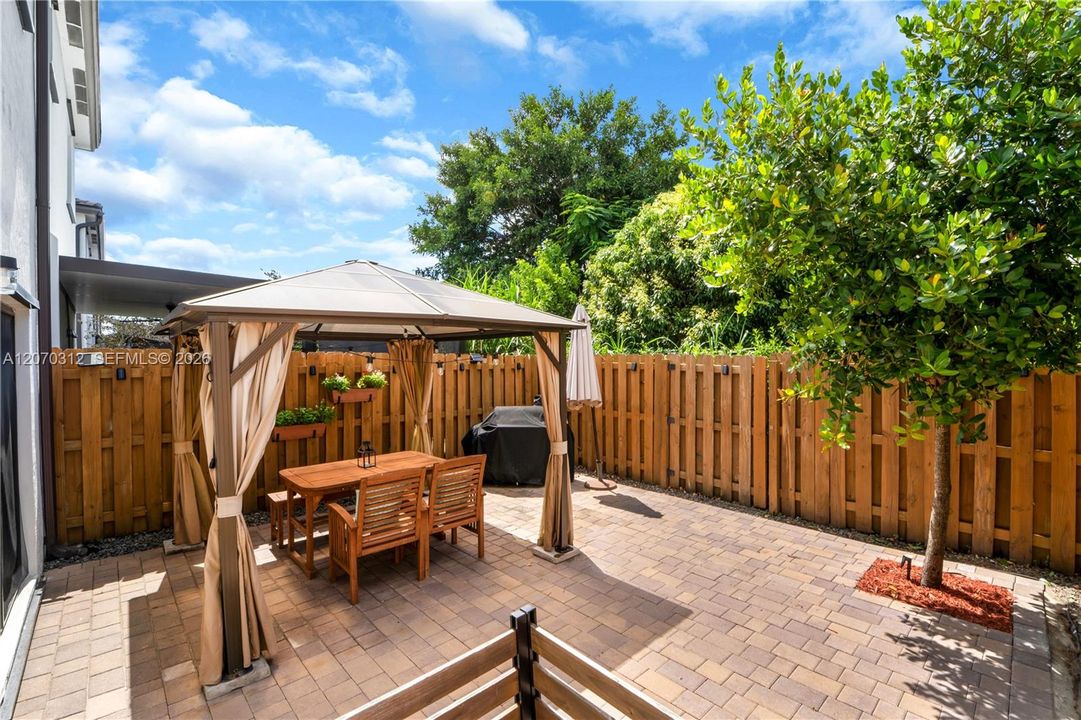 For Sale: $450,000 (3 beds, 2 baths, 1442 Square Feet)