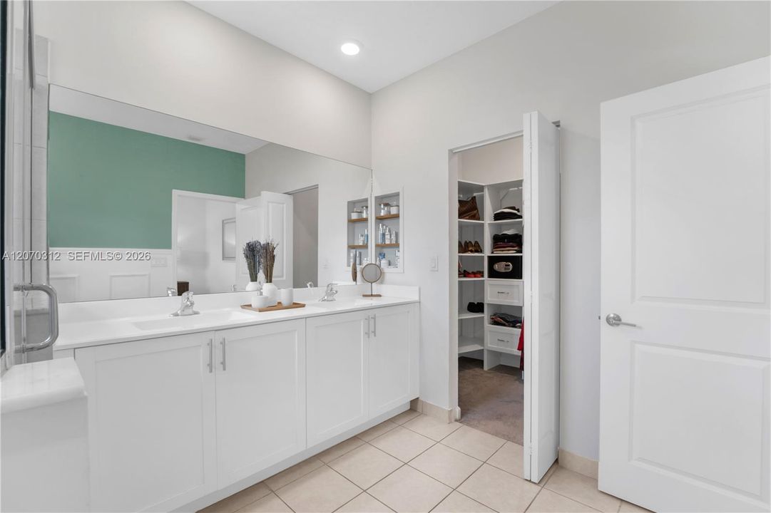 For Sale: $450,000 (3 beds, 2 baths, 1442 Square Feet)