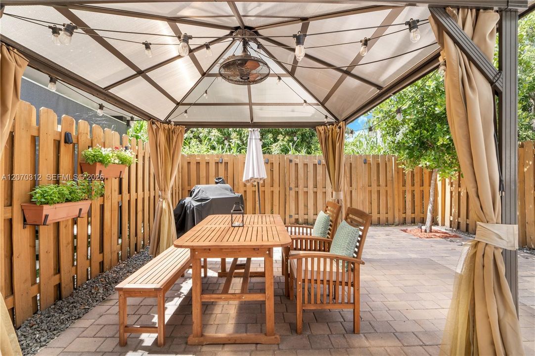 For Sale: $450,000 (3 beds, 2 baths, 1442 Square Feet)