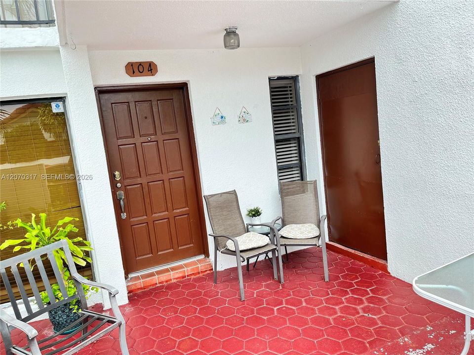 出租: $2,200 (2 贝兹, 2 浴室, 760 平方英尺)