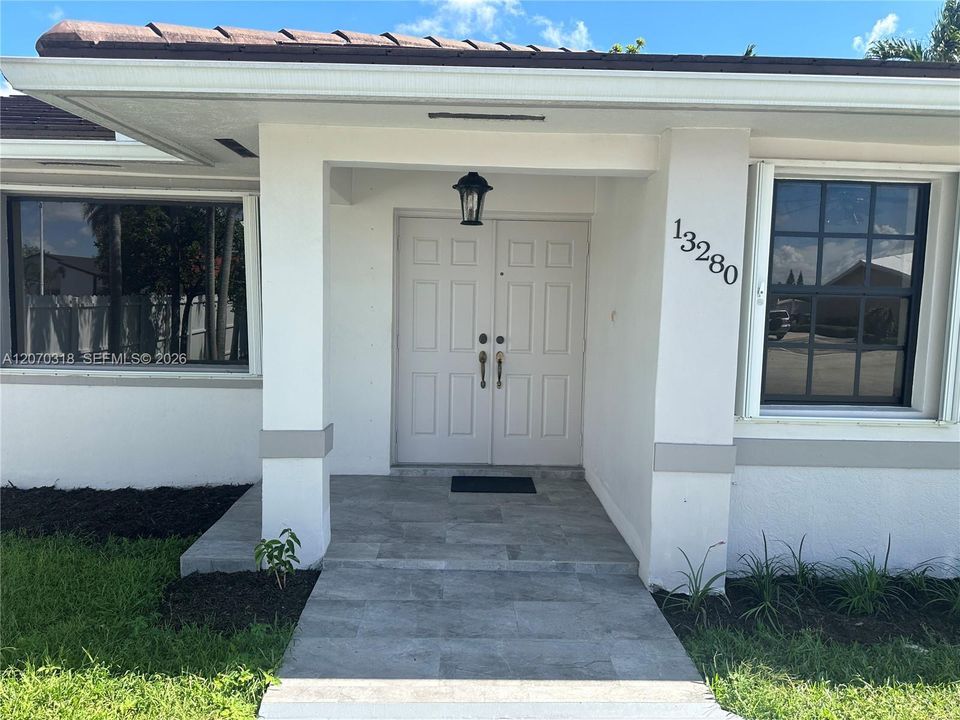For Sale: $795,000 (4 beds, 2 baths, 1725 Square Feet)