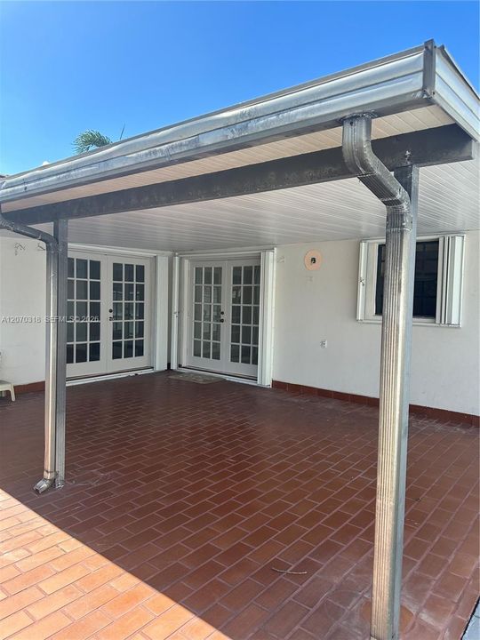 For Sale: $795,000 (4 beds, 2 baths, 1725 Square Feet)