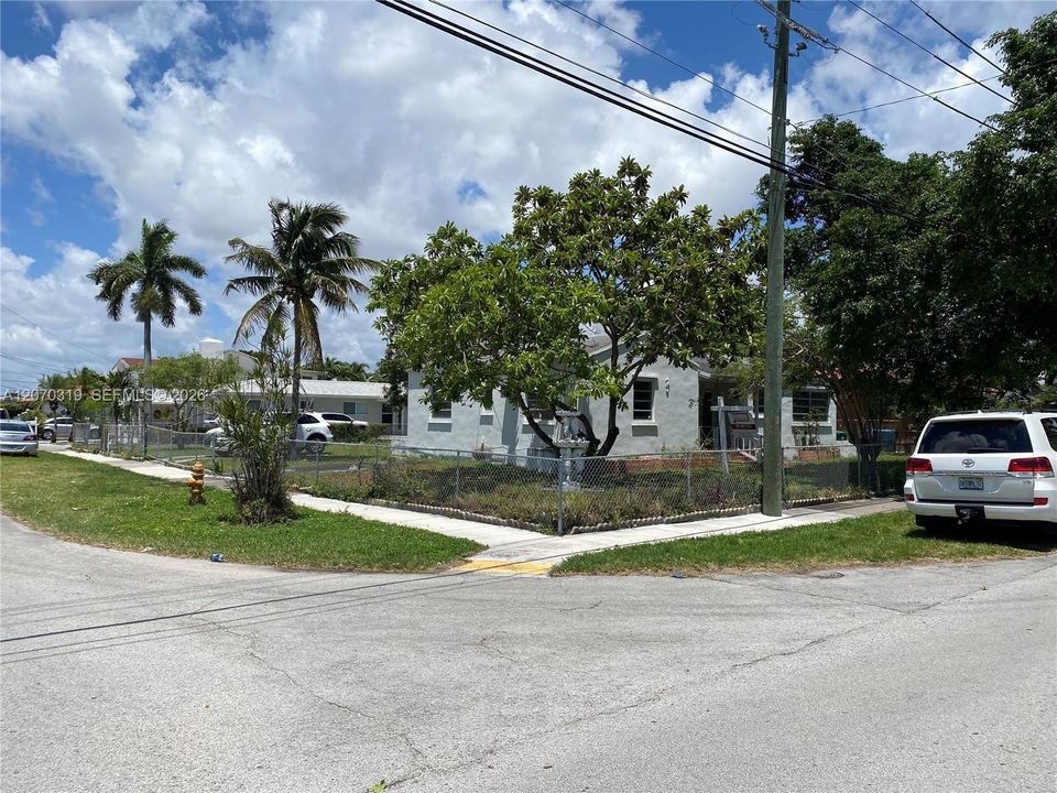 For Rent: $1,400 (1 beds, 1 baths, 1166 Square Feet)