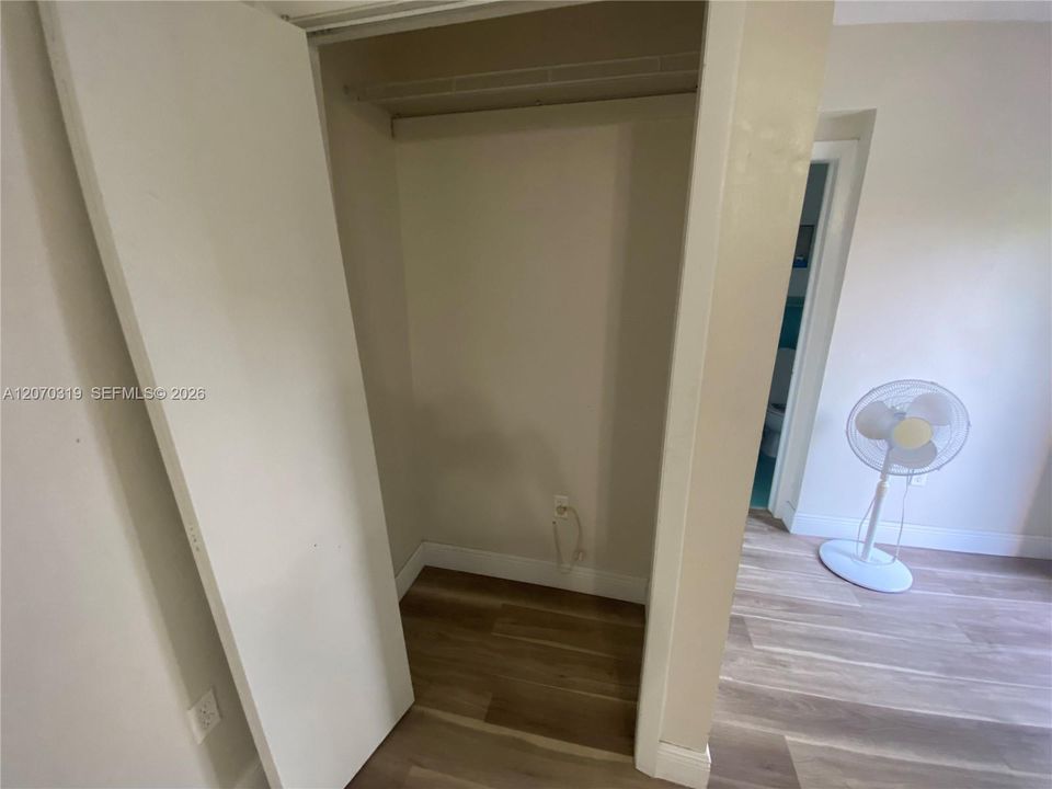 For Rent: $1,400 (1 beds, 1 baths, 1166 Square Feet)