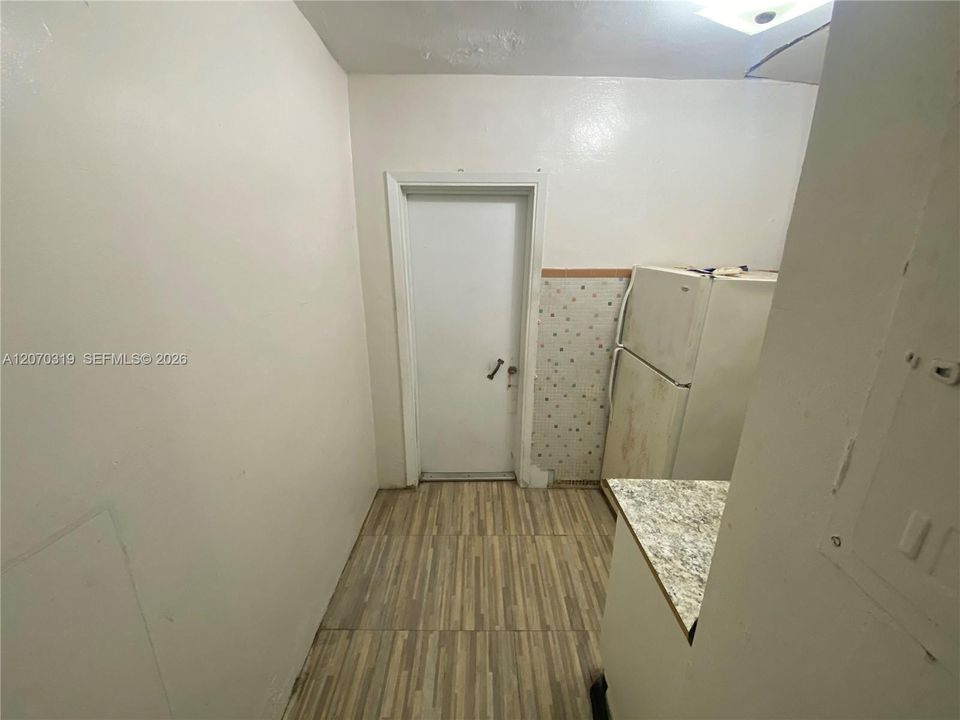 For Rent: $1,400 (1 beds, 1 baths, 1166 Square Feet)