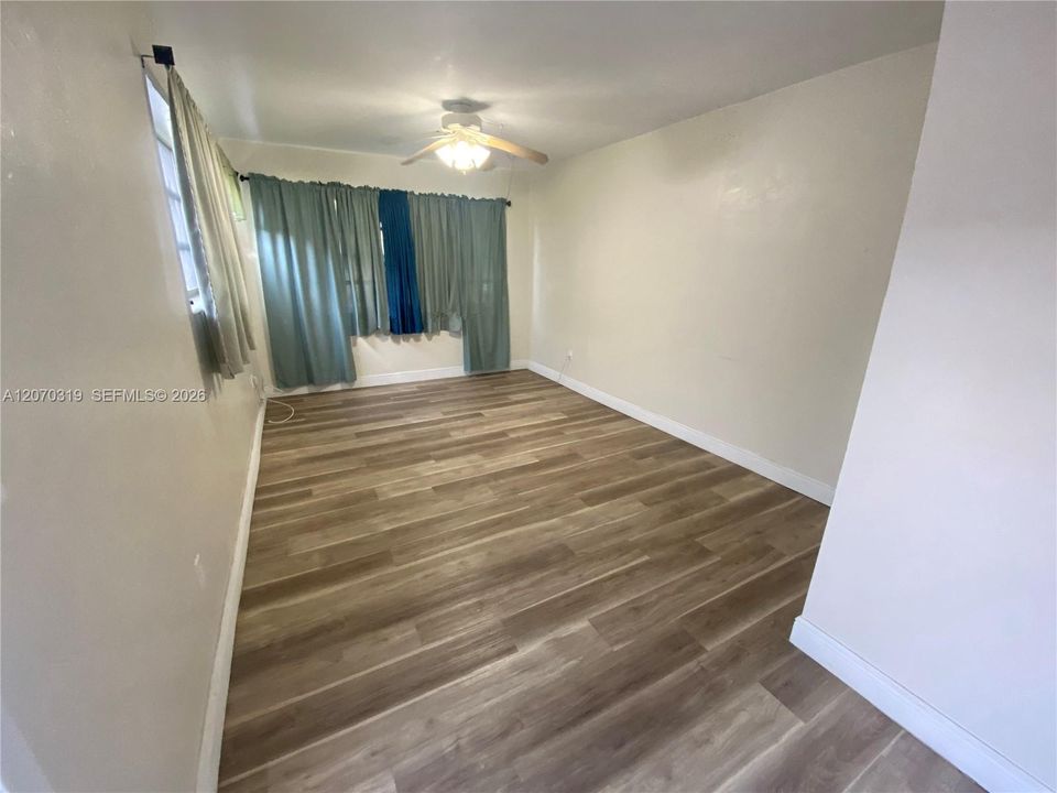 For Rent: $1,400 (1 beds, 1 baths, 1166 Square Feet)