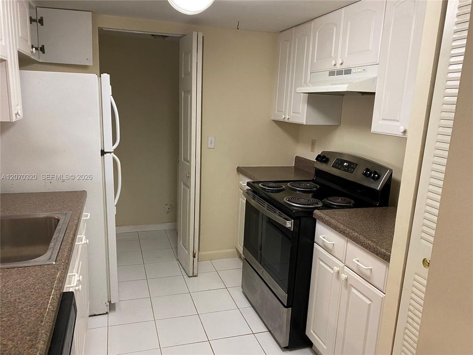 For Rent: $1,800 (1 beds, 1 baths, 700 Square Feet)
