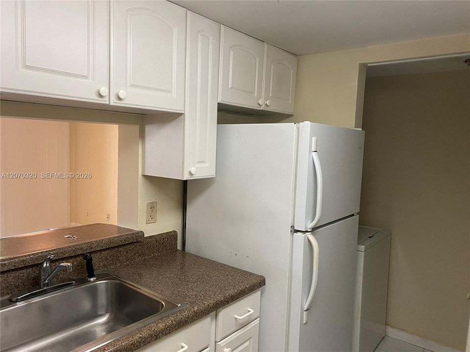 For Rent: $1,800 (1 beds, 1 baths, 700 Square Feet)
