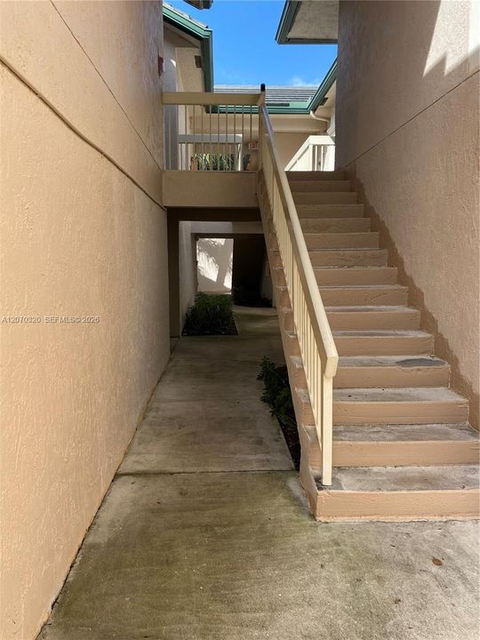For Rent: $1,800 (1 beds, 1 baths, 700 Square Feet)