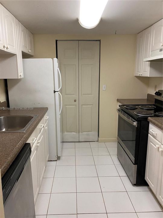 For Rent: $1,800 (1 beds, 1 baths, 700 Square Feet)