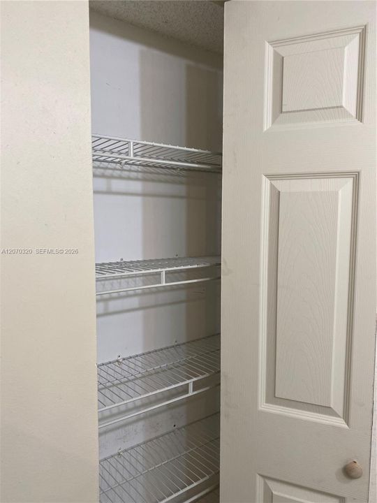 For Rent: $1,800 (1 beds, 1 baths, 700 Square Feet)