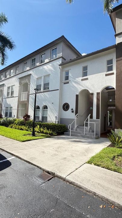 For Rent: $2,800 (3 beds, 2 baths, 1445 Square Feet)
