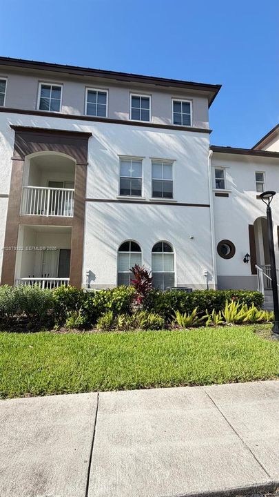 For Rent: $2,800 (3 beds, 2 baths, 1445 Square Feet)