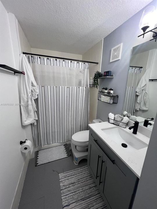 For Rent: $2,800 (3 beds, 2 baths, 1445 Square Feet)