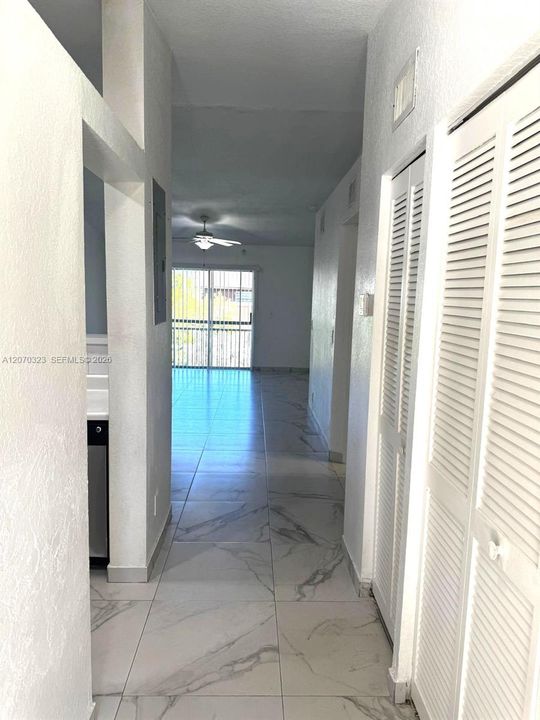 For Rent: $2,000 (2 beds, 2 baths, 886 Square Feet)