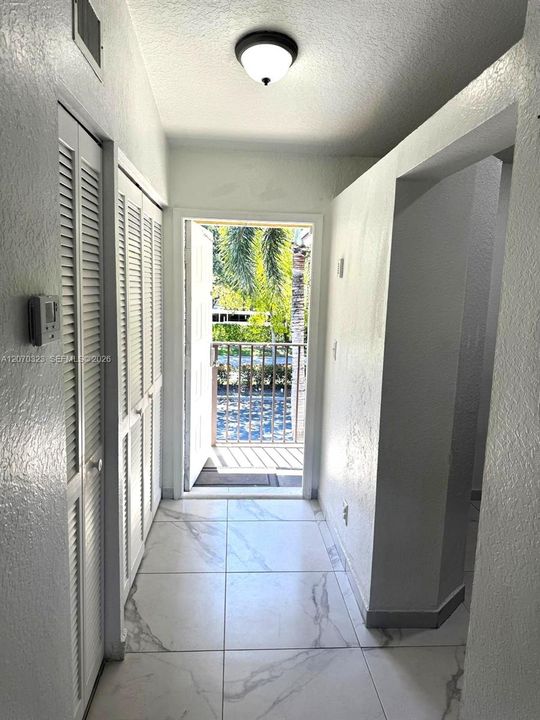 For Rent: $2,000 (2 beds, 2 baths, 886 Square Feet)