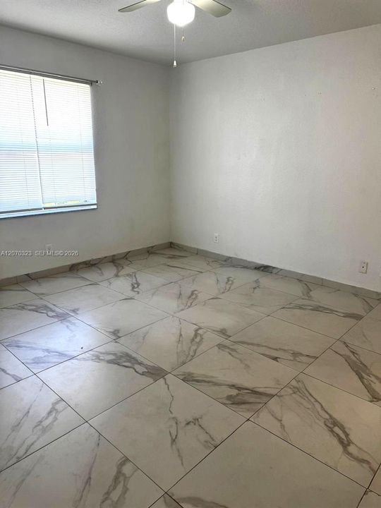 For Rent: $2,000 (2 beds, 2 baths, 886 Square Feet)